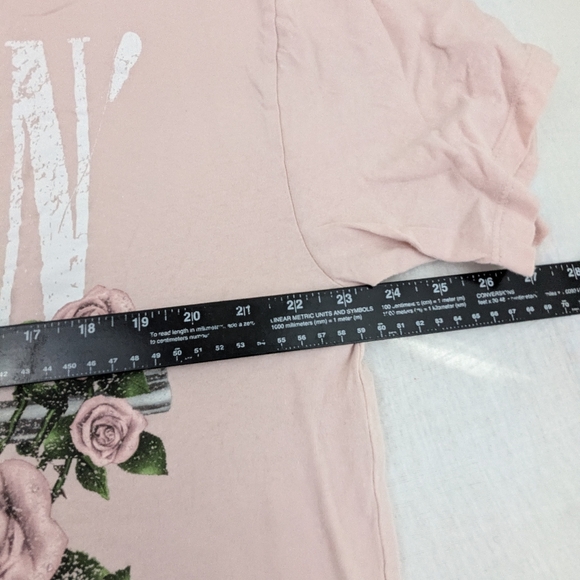 Guns N Roses Light Pink Band Tee featuring Guns and Roses in Front.  Large - Picture 5 of 11
